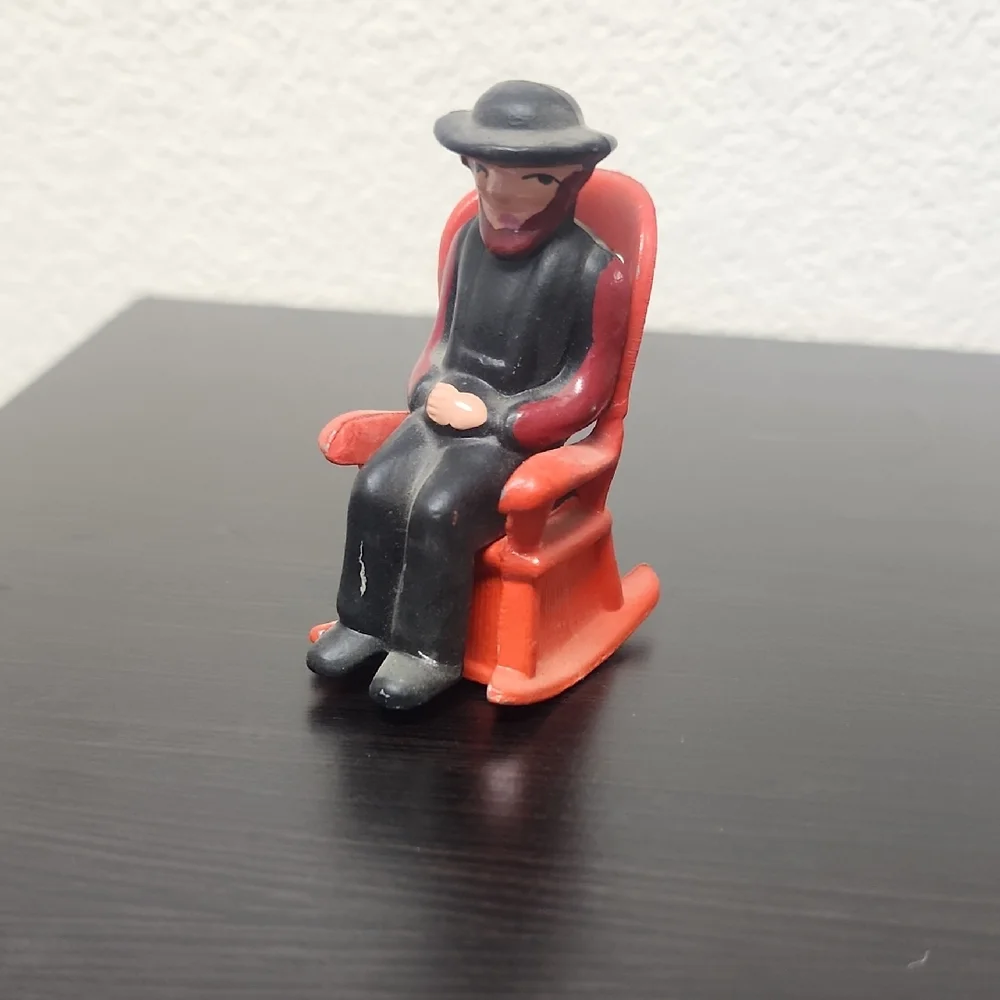 🥳 Cast Iron Amish Man In Rocking Chair - Salt & Pepper Shaker, Vintage